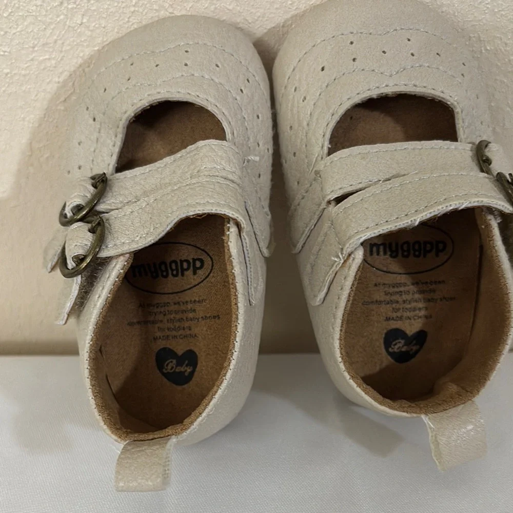 Charming Cream Kids Dress Shoes with Buckle Straps